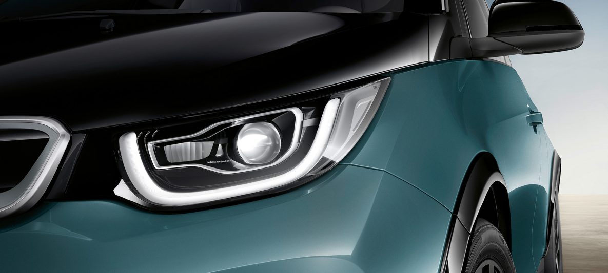BMW i3 I01 2018 Jucarobeige mit Akzent Frozen Grey metallic Nahaufnahme Front LED-Frontscheinwerfer